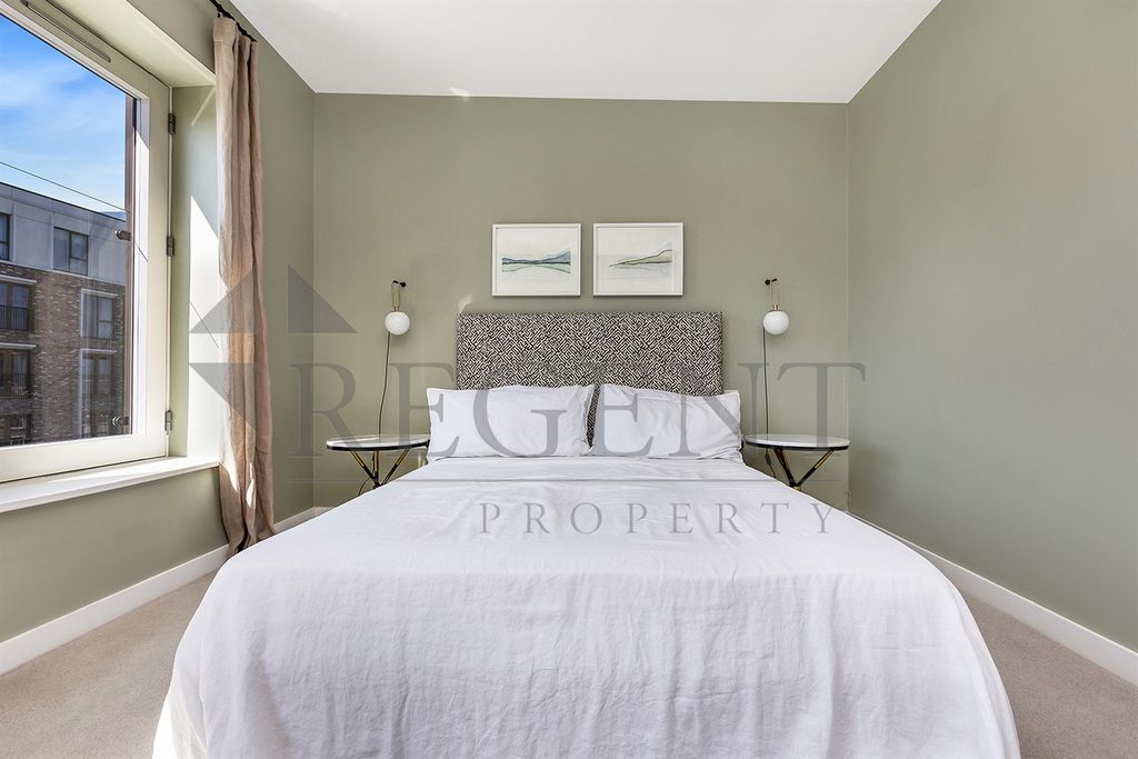 Property photo 3 of 6 Bedroom 1