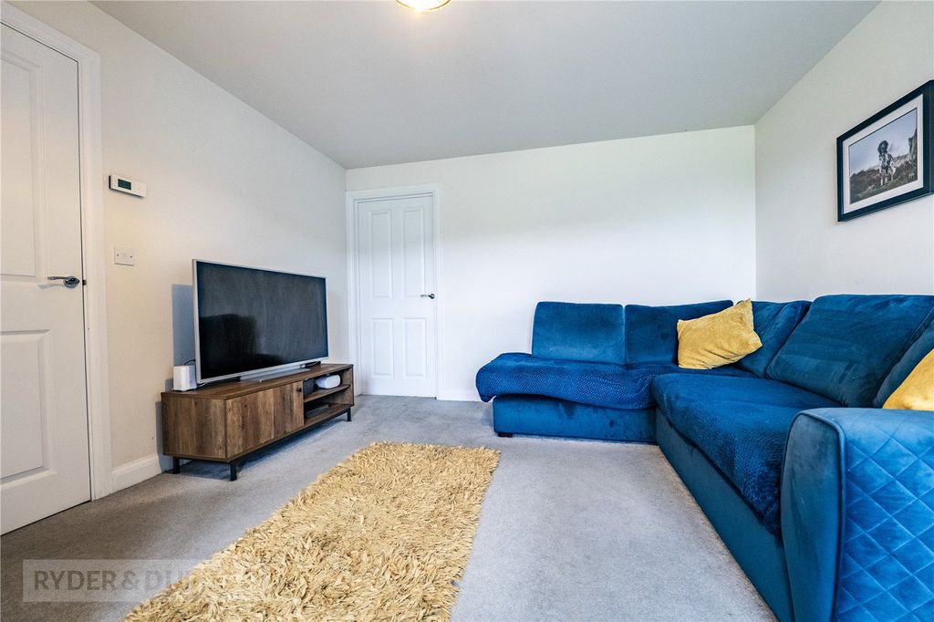 Property photo 2 of 19 Lounge