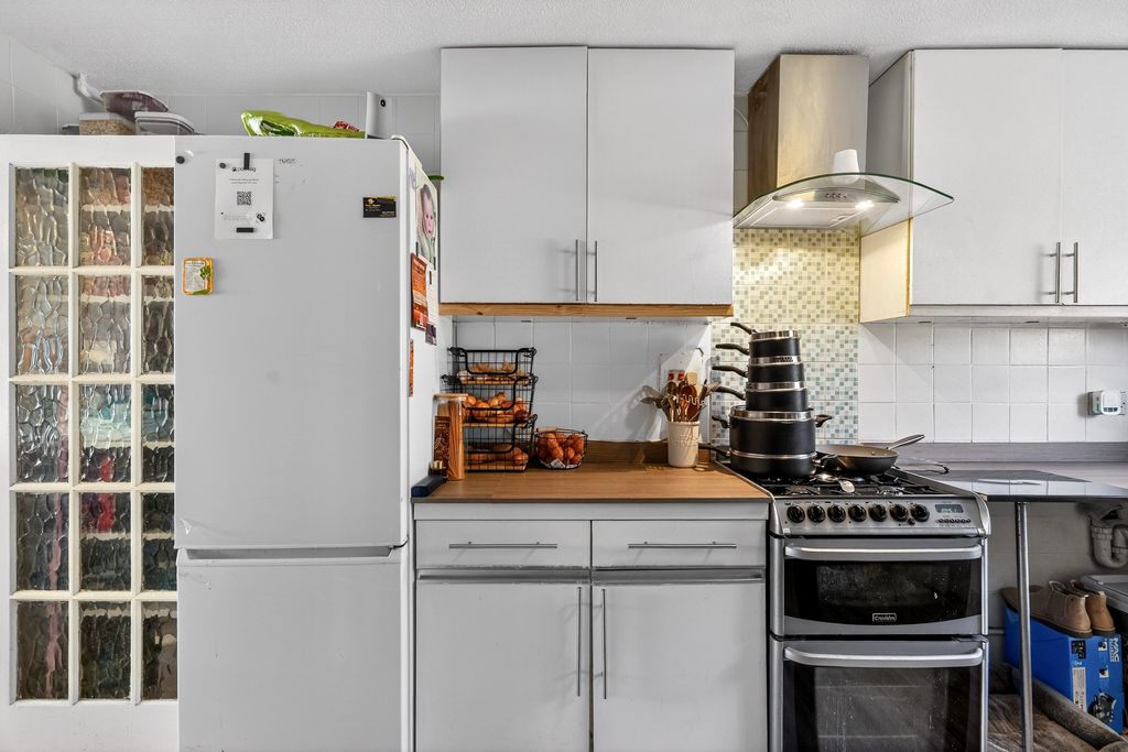 Property photo 3 of 20 Kitchen