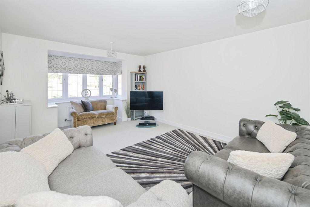 Property photo 3 of 18