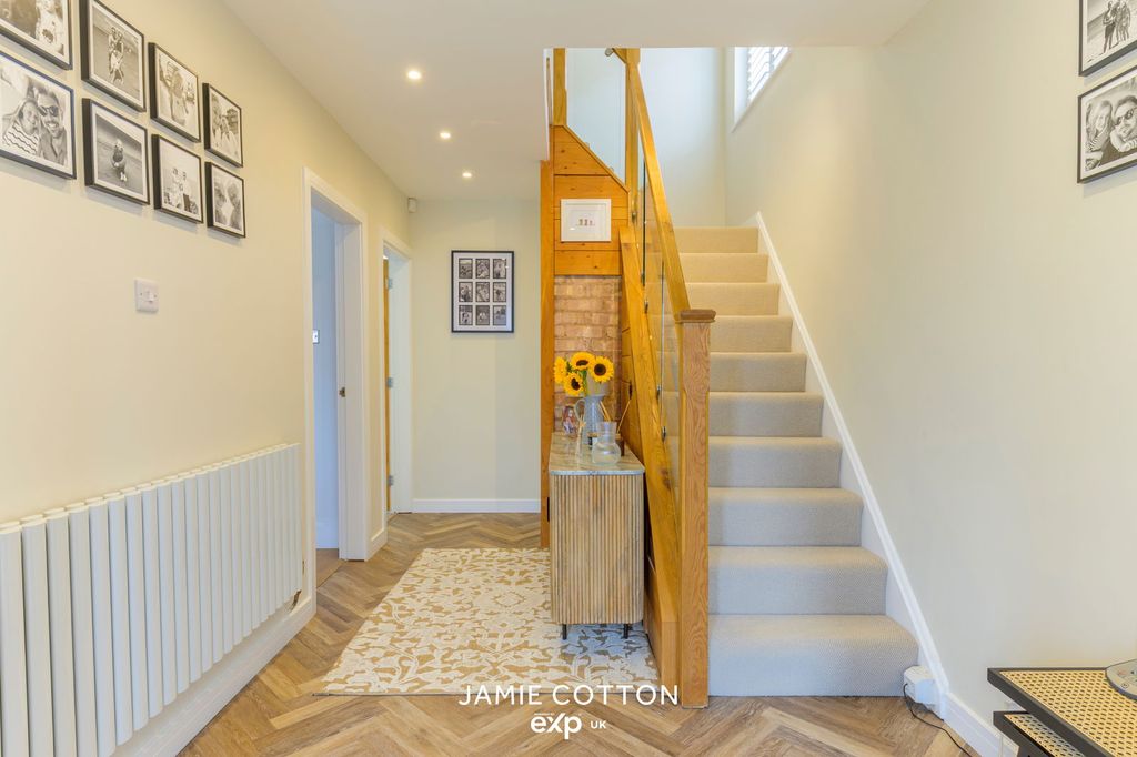Property photo 2 of 30