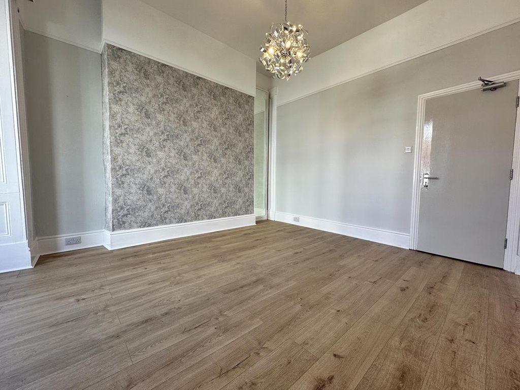 Property photo 3 of 8 3.Jpeg