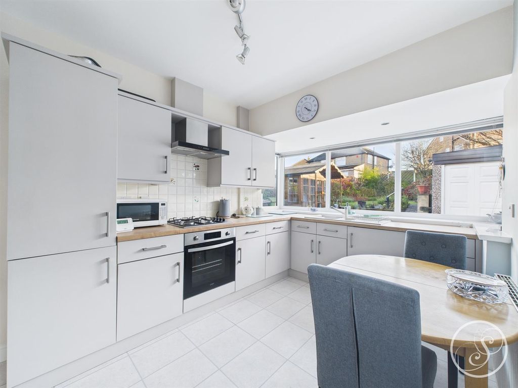 Property photo 3 of 14 Kitchen