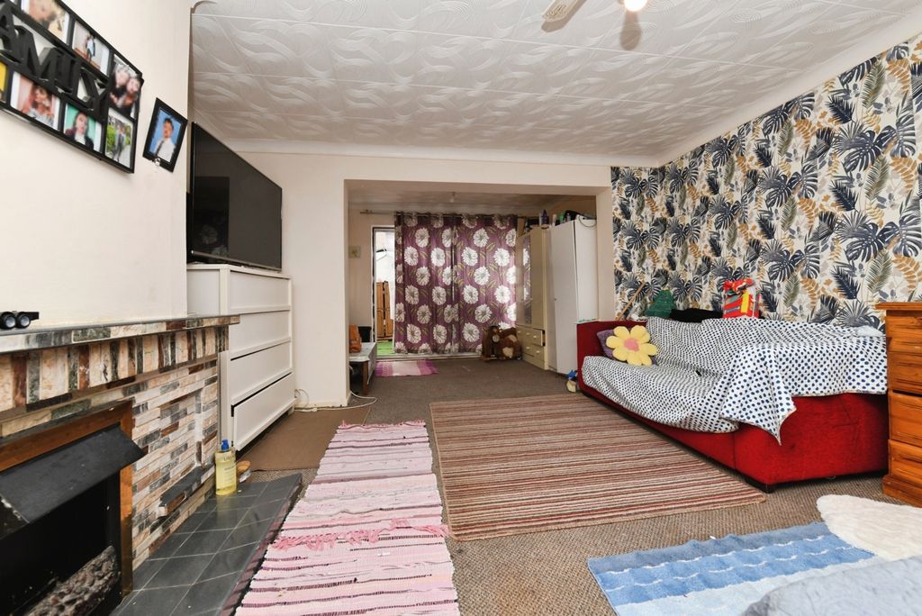 Property photo 2 of 16 Pbox-Img.Jpg