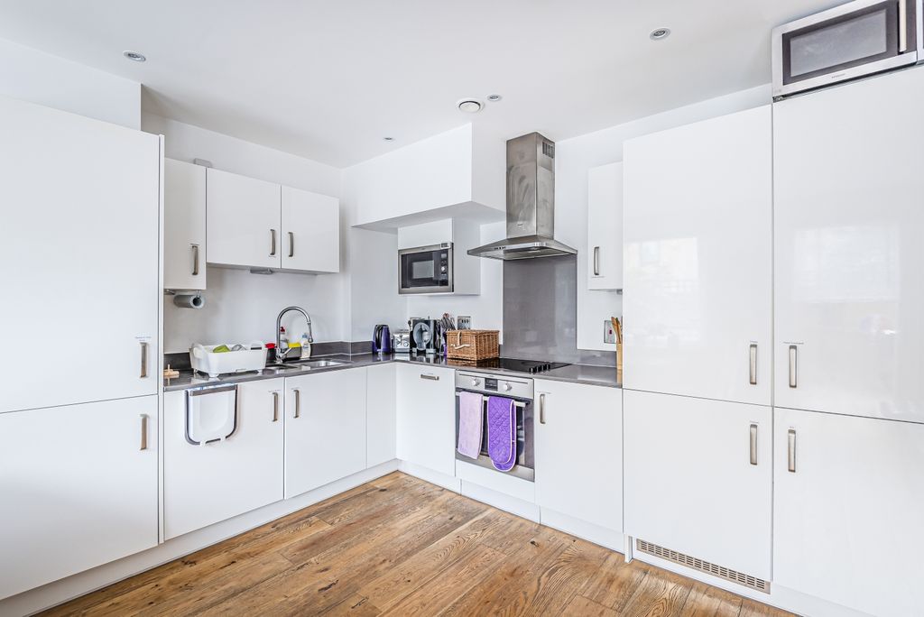 Property photo 3 of 17 647199 (5)c