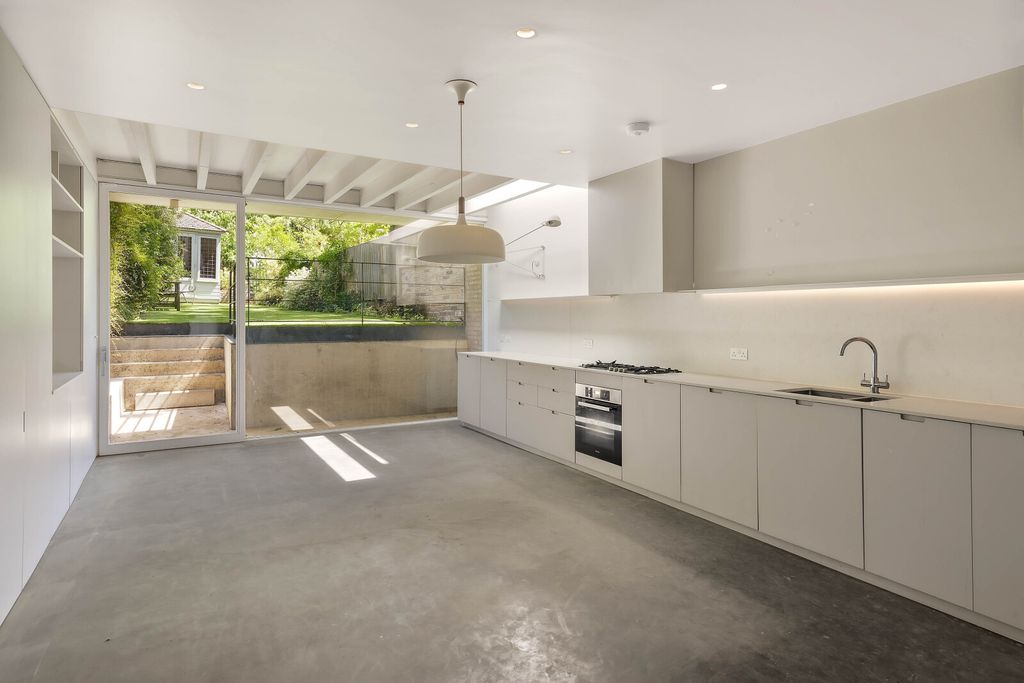 Property photo 3 of 9 Kitchen
