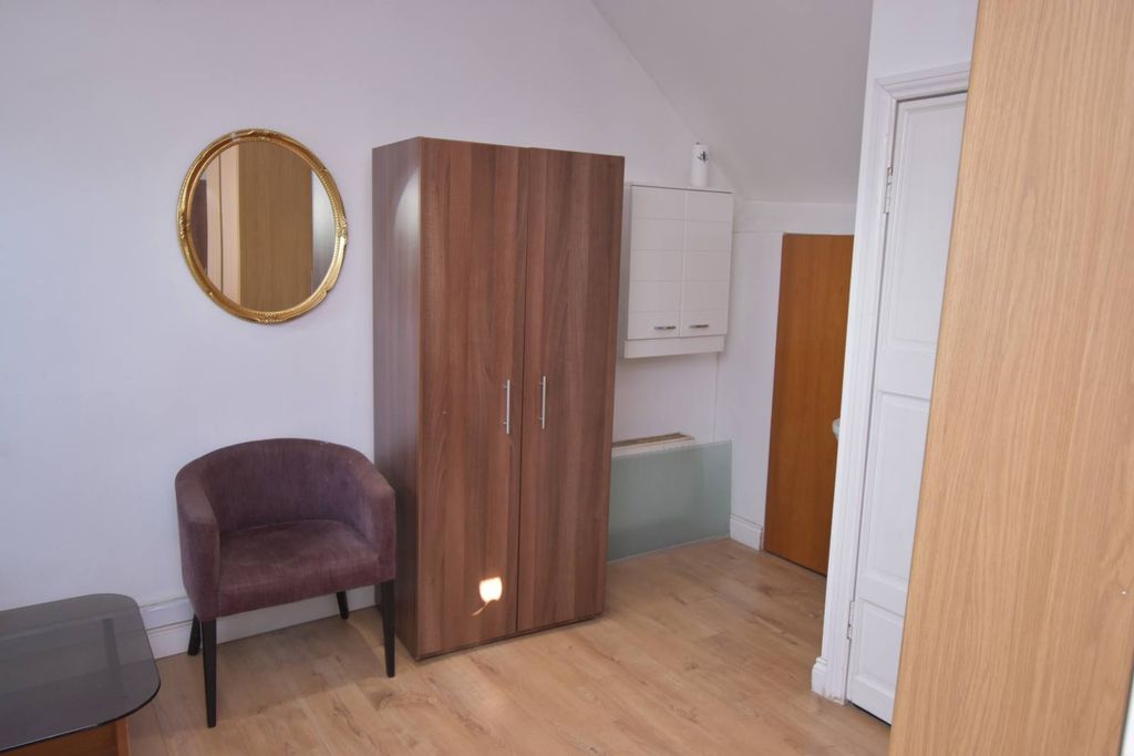 Property photo 3 of 11 Gallery
