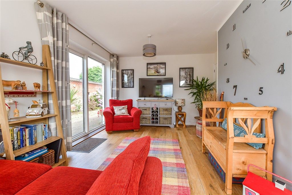 Property photo 3 of 10 Lounge