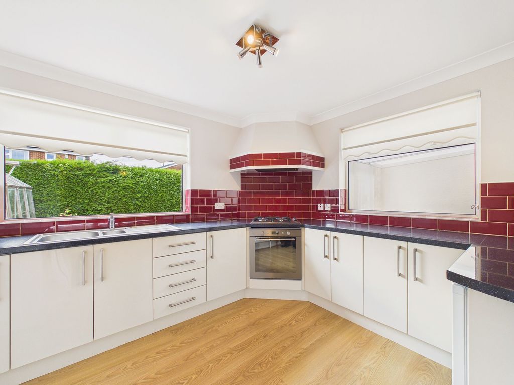 Property photo 2 of 11 Kitchen