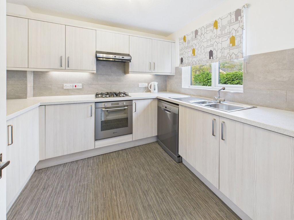 Property photo 2 of 11 Kitchen