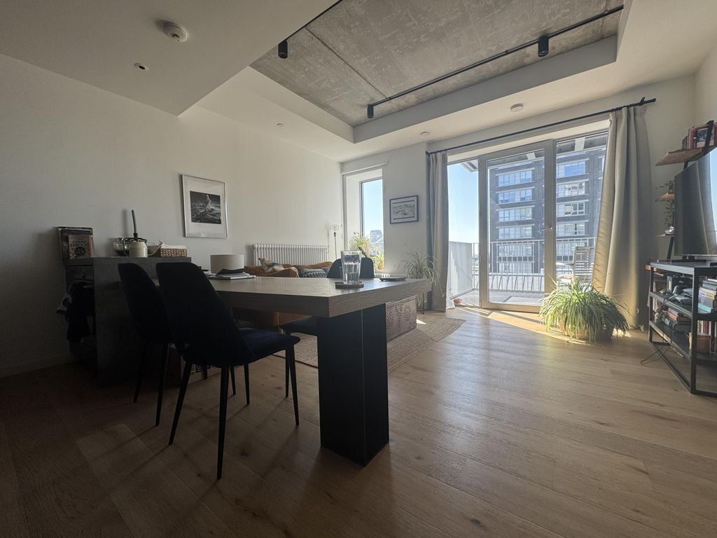 Property photo 1 of 18 Modern Two-Bedroom Apartment | High Floor | Excellent Riverside Development