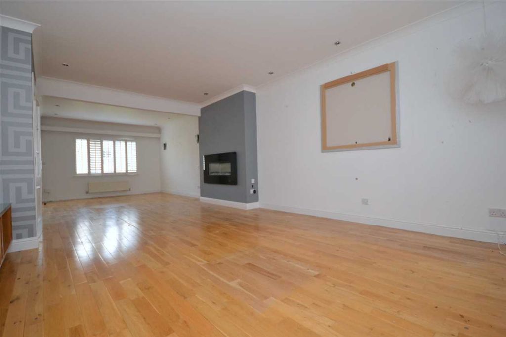 Property photo 3 of 27