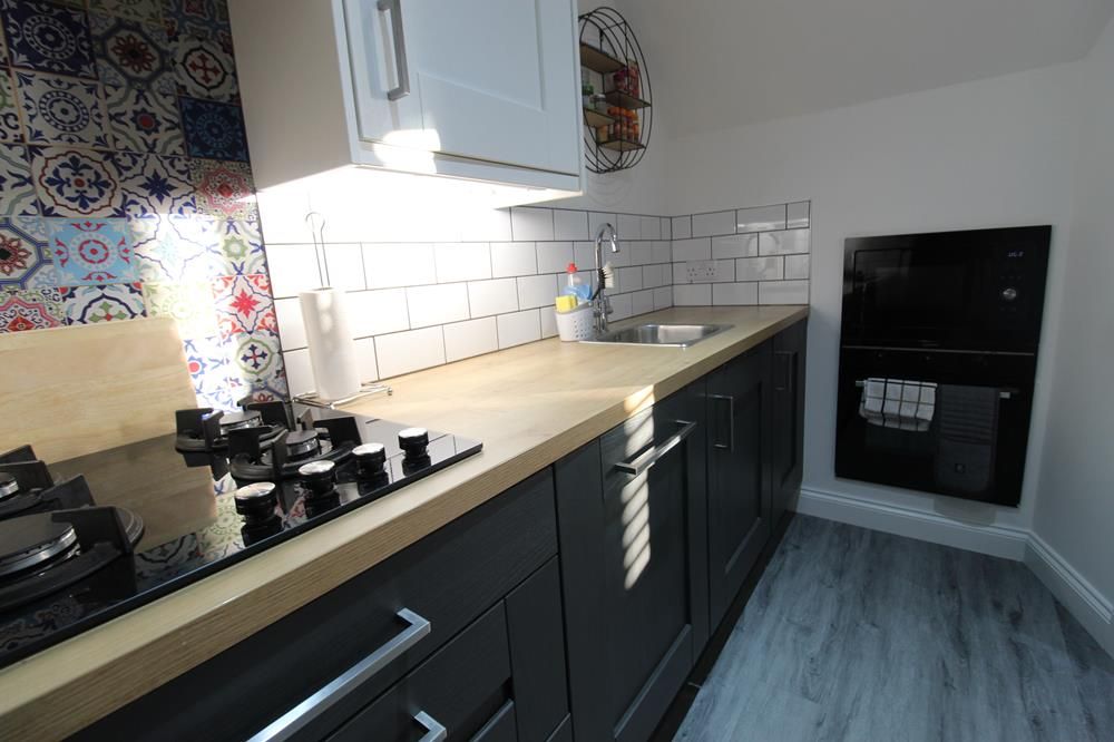 Property photo 2 of 6 Kitchen