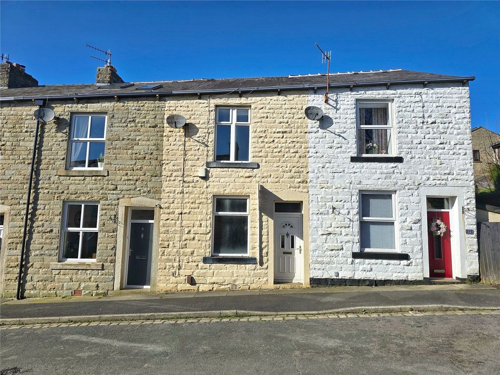 Property photo 1 of 12 Period Mid-Terrace