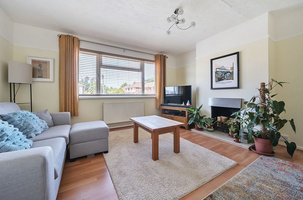 Property photo 2 of 9 1324328-6-6877A52...
