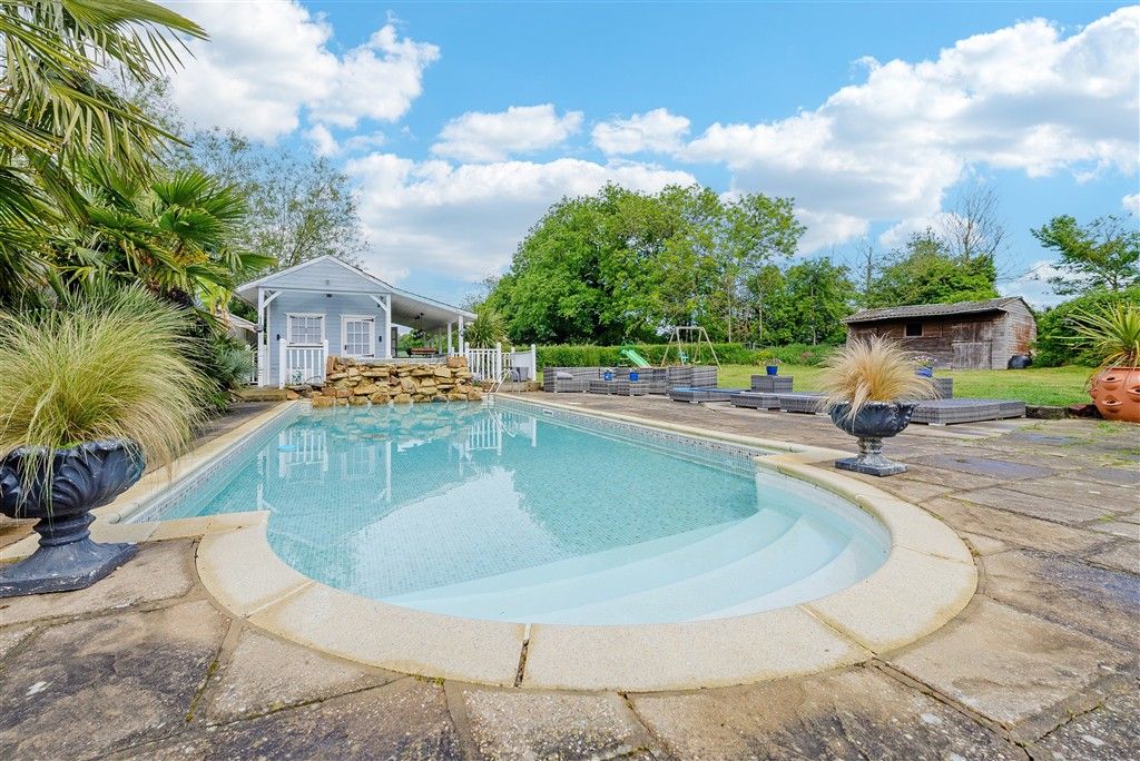 Property photo 2 of 20 Swimming Pool