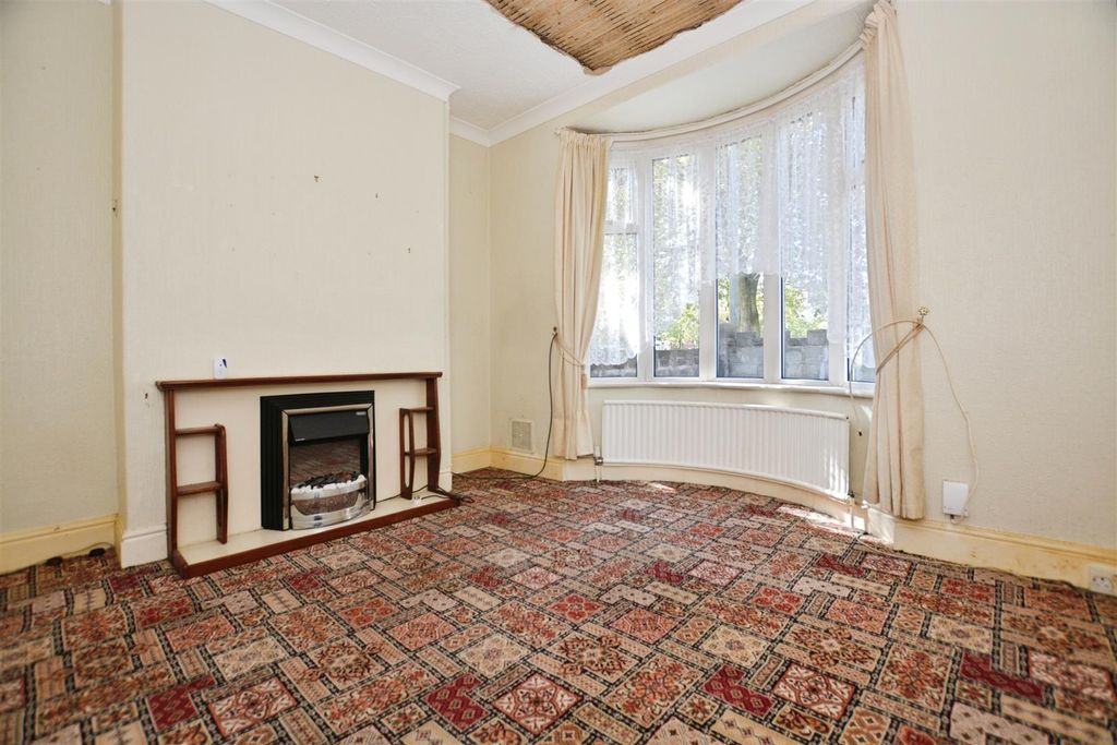 Property photo 2 of 23 Living Room
