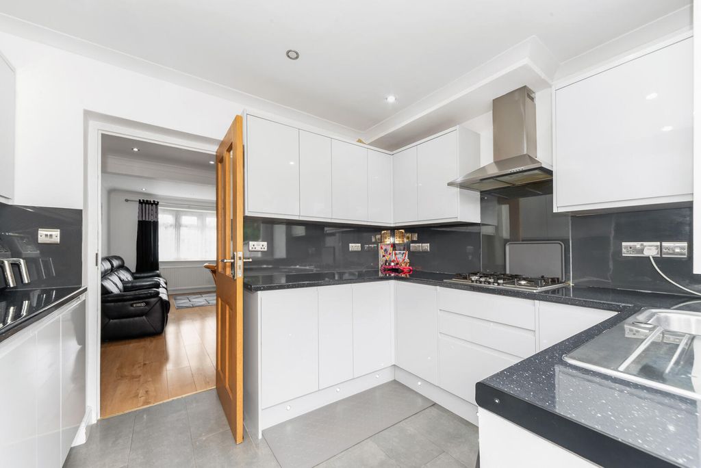 Property photo 2 of 15 Kitchen