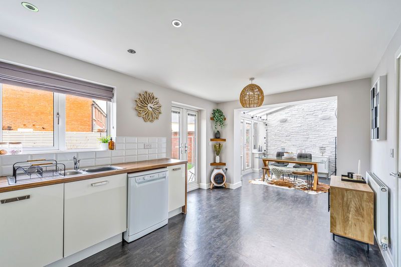 Property photo 3 of 21 Photo 16