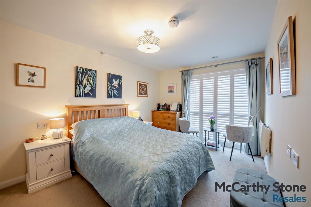 Property photo 3 of 23 8691045-Interior01-800.Jpg