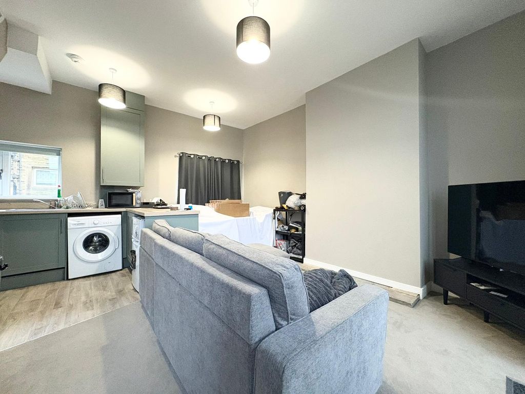 Property photo 3 of 6 Living Room