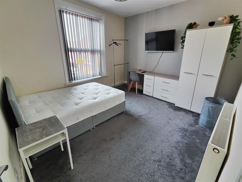 Property photo 1 of 5 Bedroom