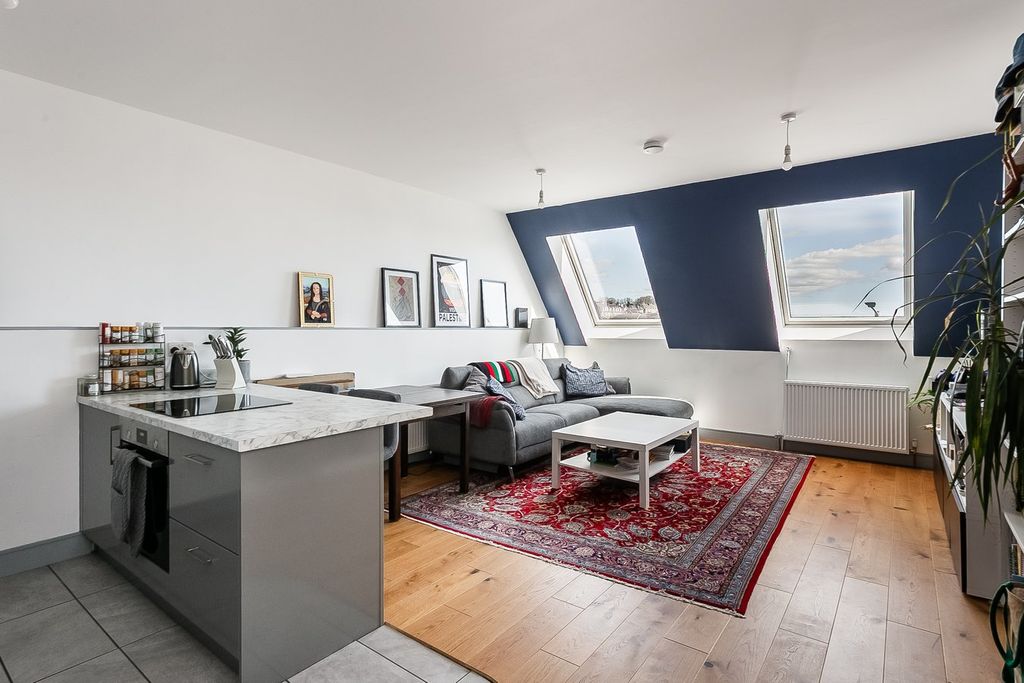 Property photo 2 of 23