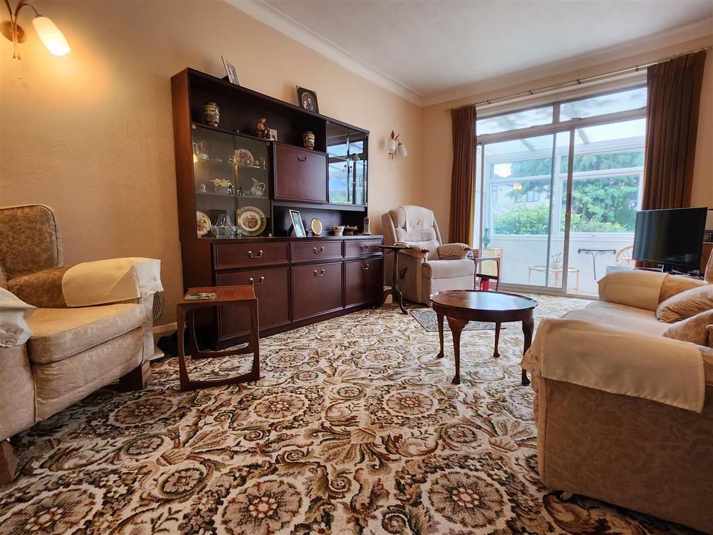 Property photo 2 of 13 Lounge.Jpg
