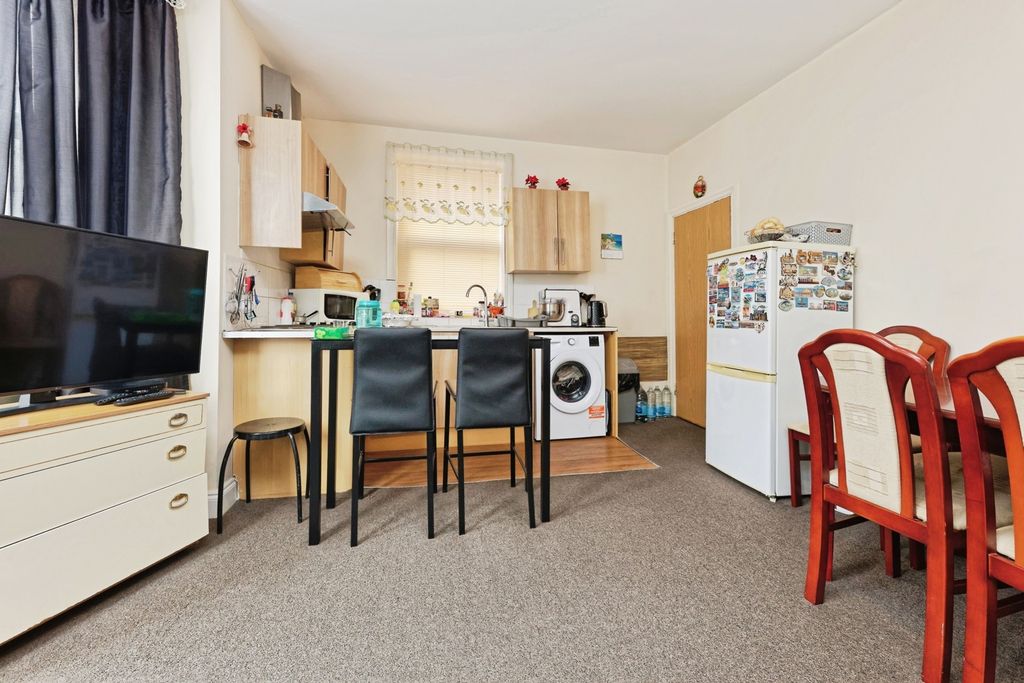 Property photo 3 of 17 Pbox-Img.Jpg