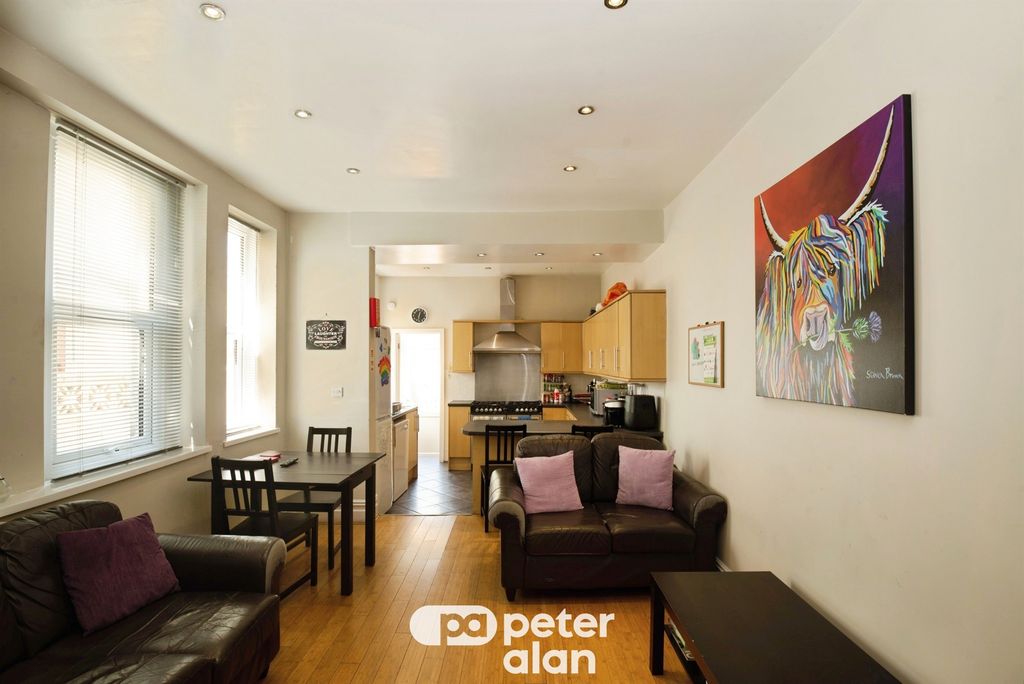 Property photo 2 of 22