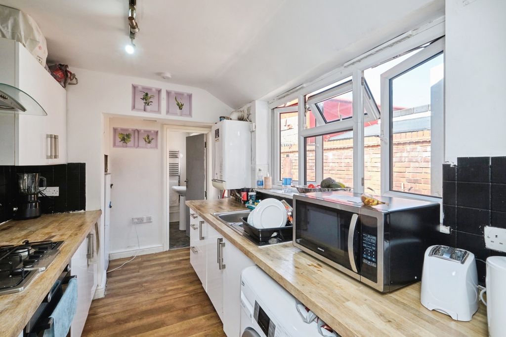 Property photo 3 of 26 Pbox-Img.Jpg