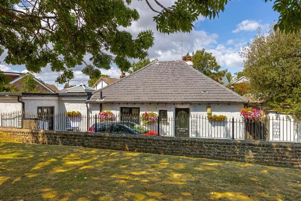 Property photo 1 of 28 Sompting Rd_27.Jpg
