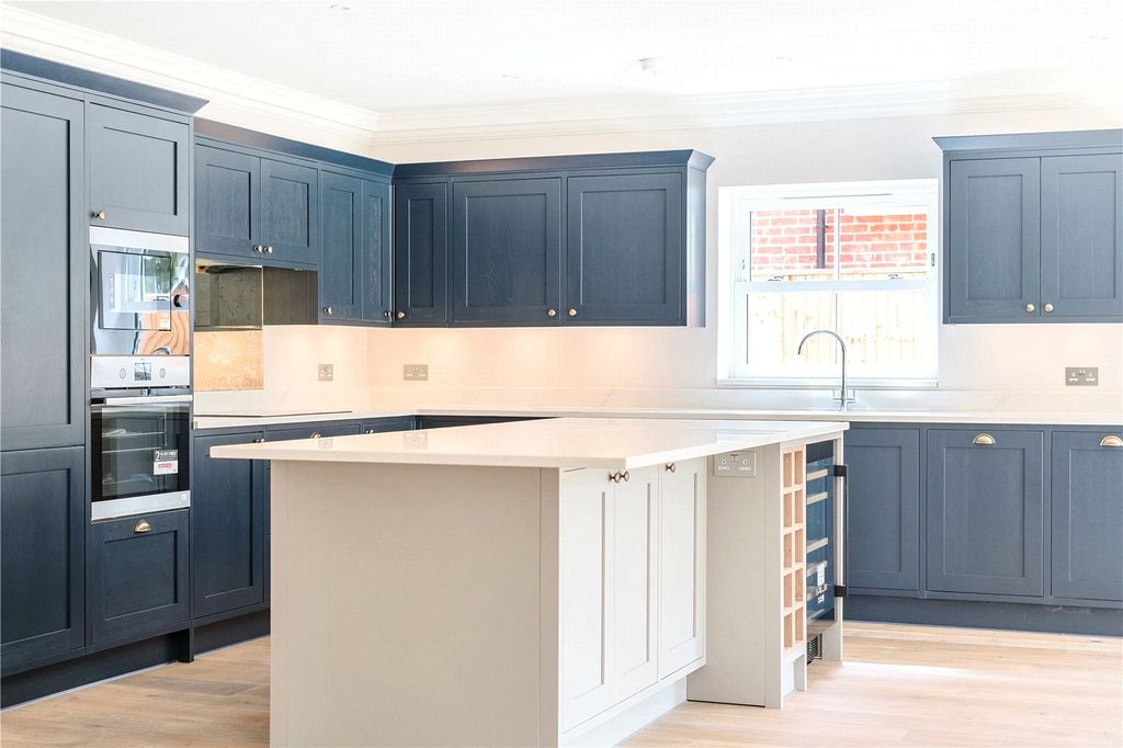 Property photo 2 of 12 Picture No. 18