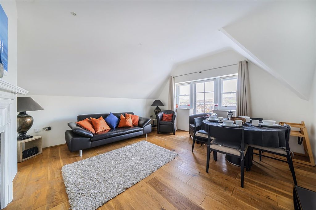 Property photo 3 of 28 1403903-9-6978dc7838Cb9.Jpg