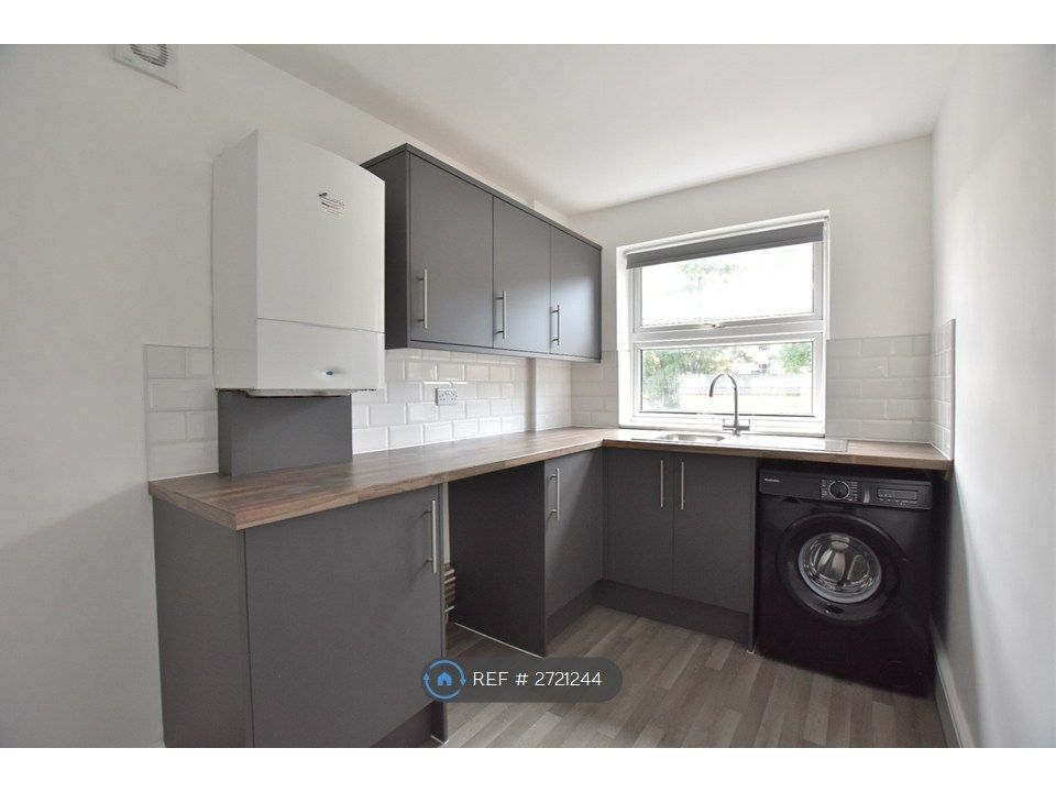 Property photo 2 of 9 Utility Room