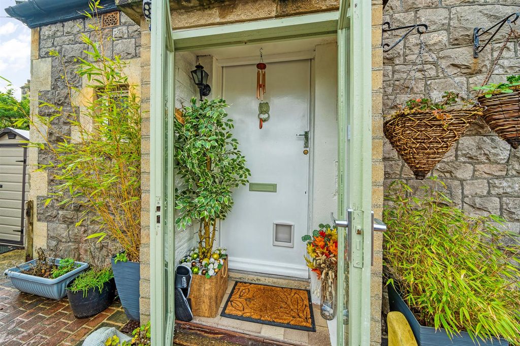 Property photo 3 of 12 Entrance