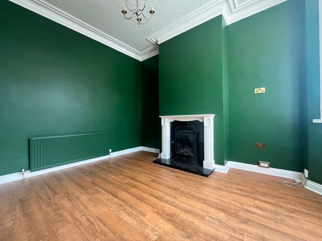 Property photo 2 of 32