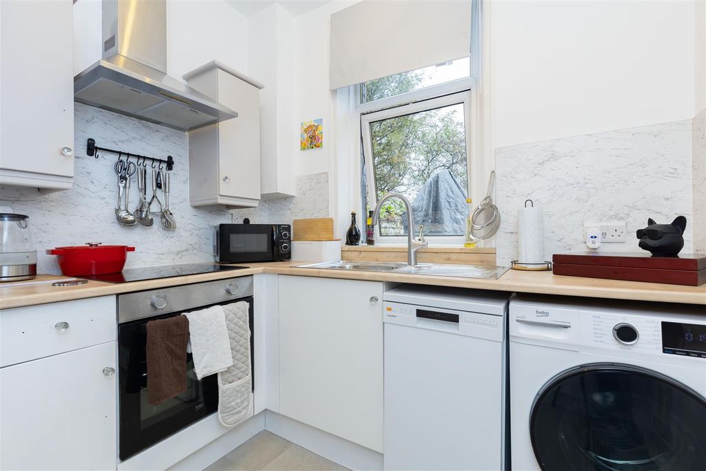 Property photo 3 of 26 Kitchen