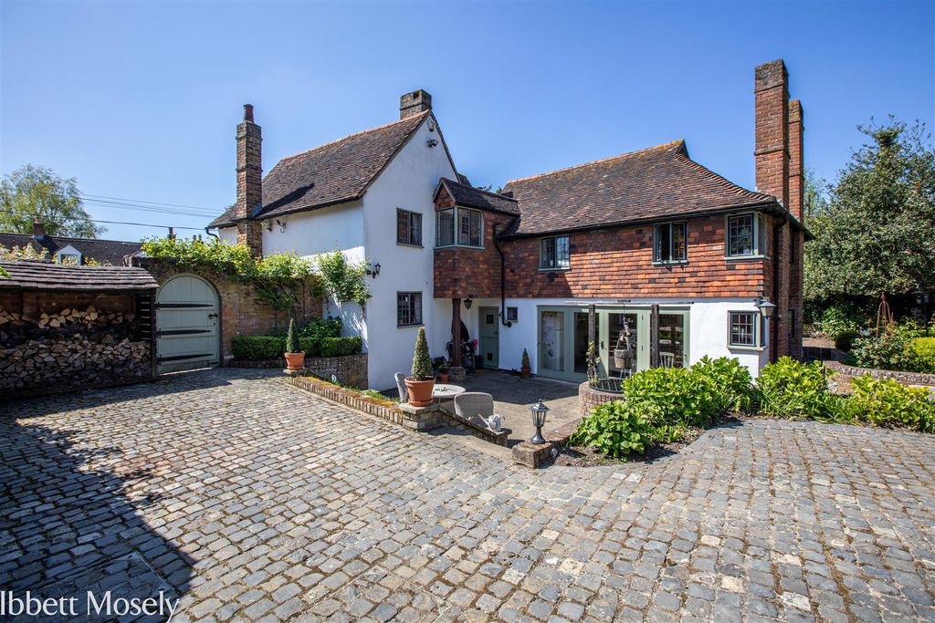 Property photo 1 of 37 20260423-Yew Tree Cottage-9.Jpg