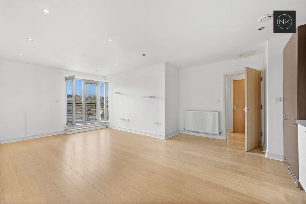 Property photo 2 of 18 2594105