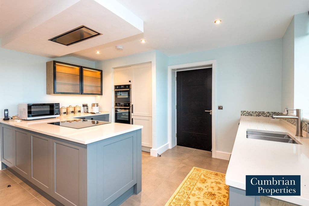 Property photo 2 of 29 Dining Kitchen