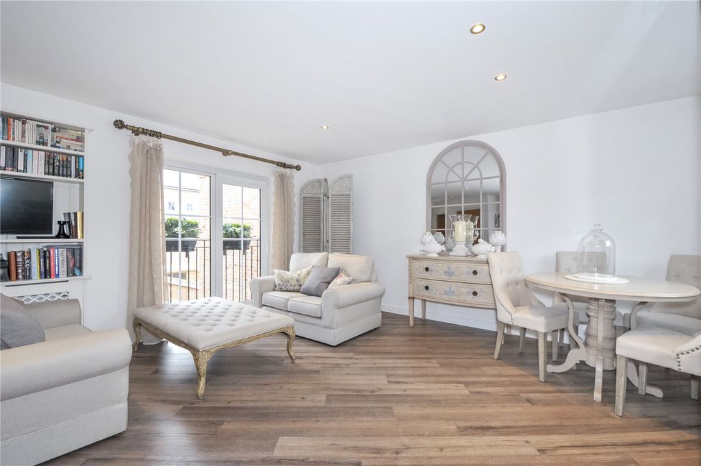 Property photo 2 of 7 Living Room