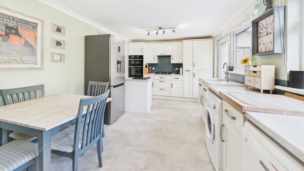 Property photo 3 of 11 Gallery