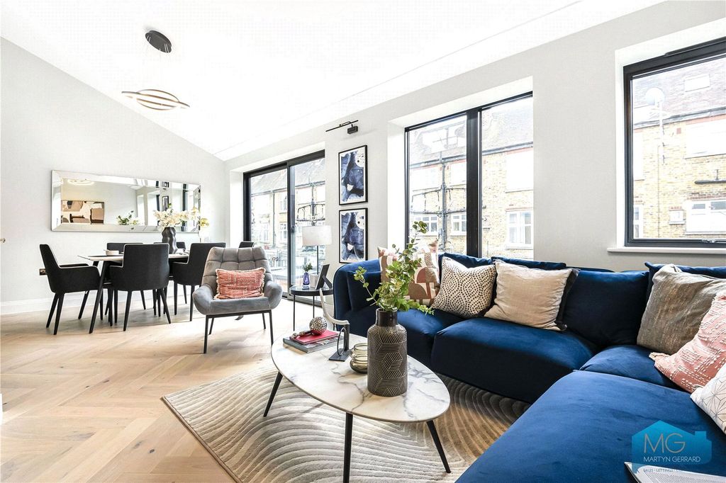 Property photo 1 of 37 Picture No. 17