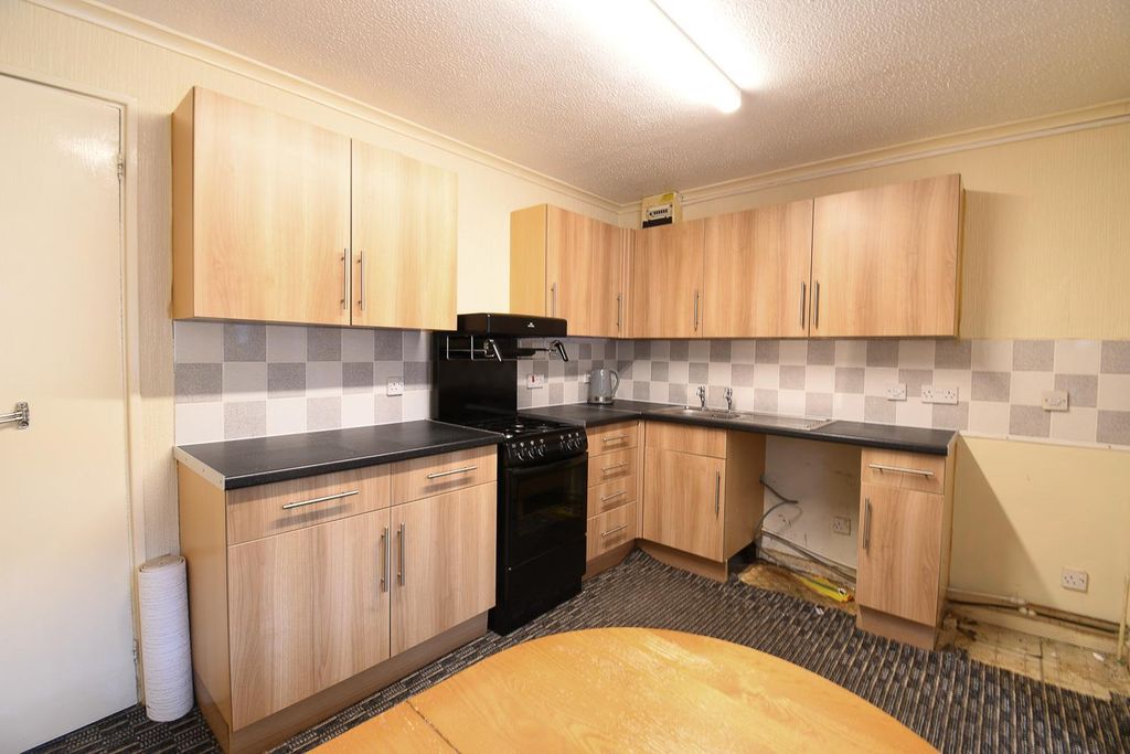 Property photo 3 of 18 Kitchen / Breakfast