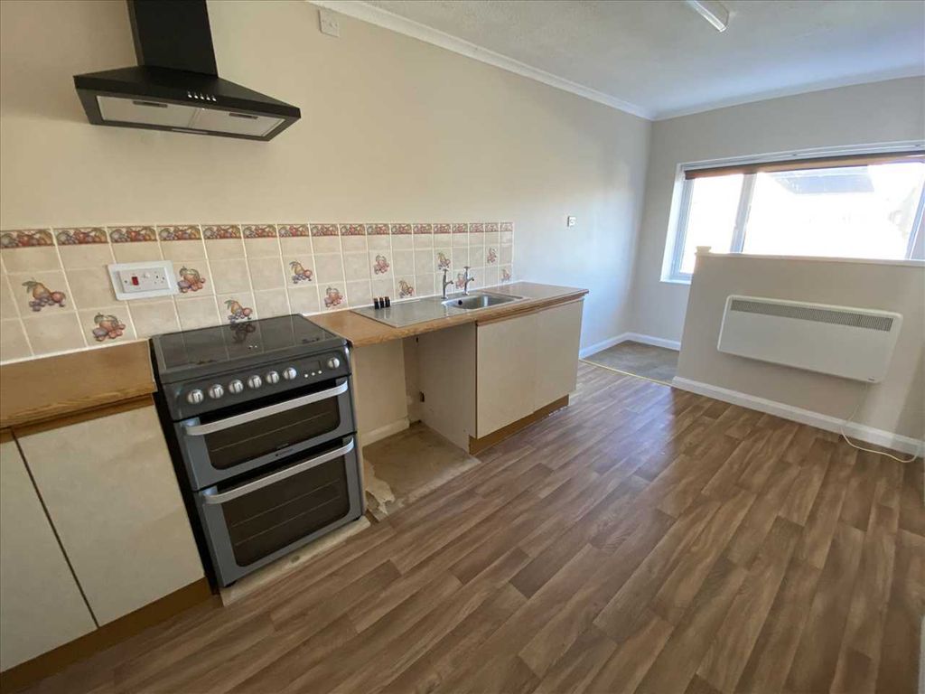 Property photo 2 of 6 Kitchen