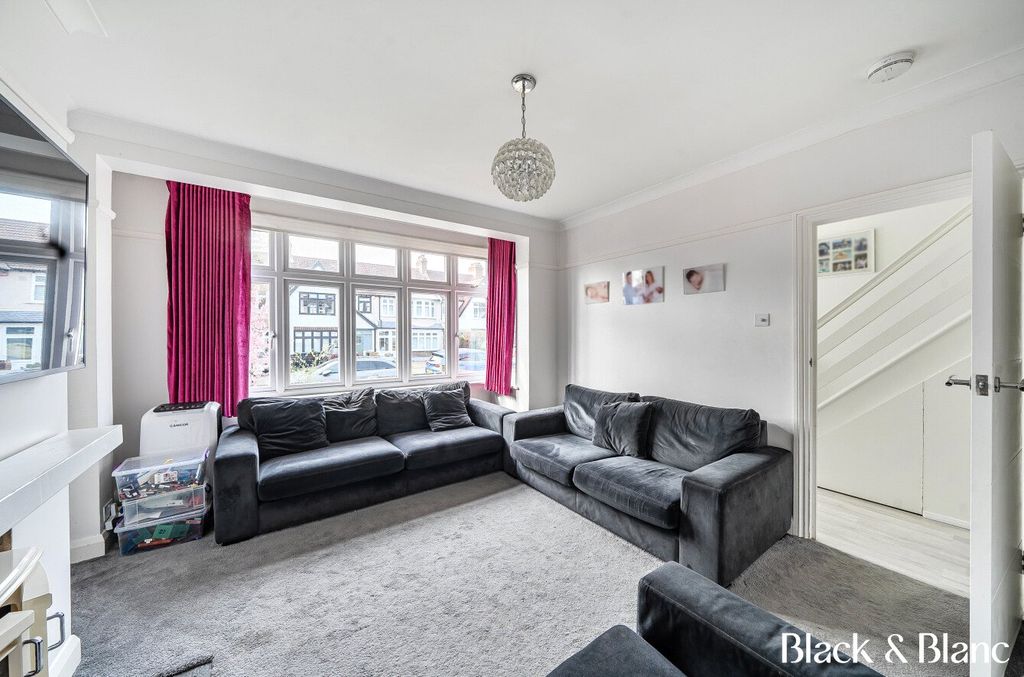 Property photo 3 of 19 Living Room