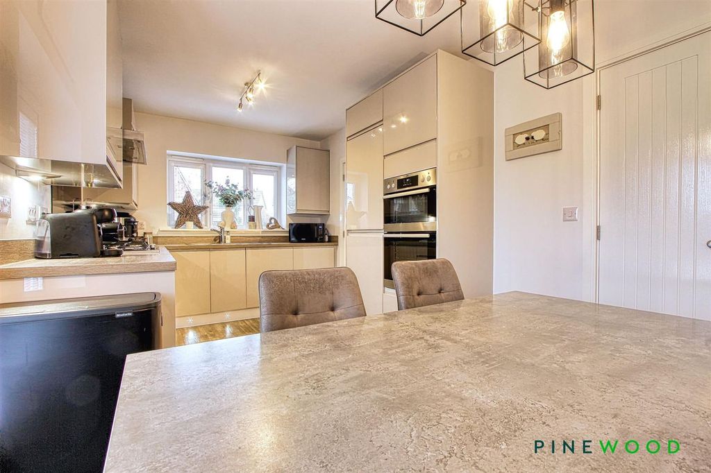 Property photo 2 of 33 Kitchen Diner