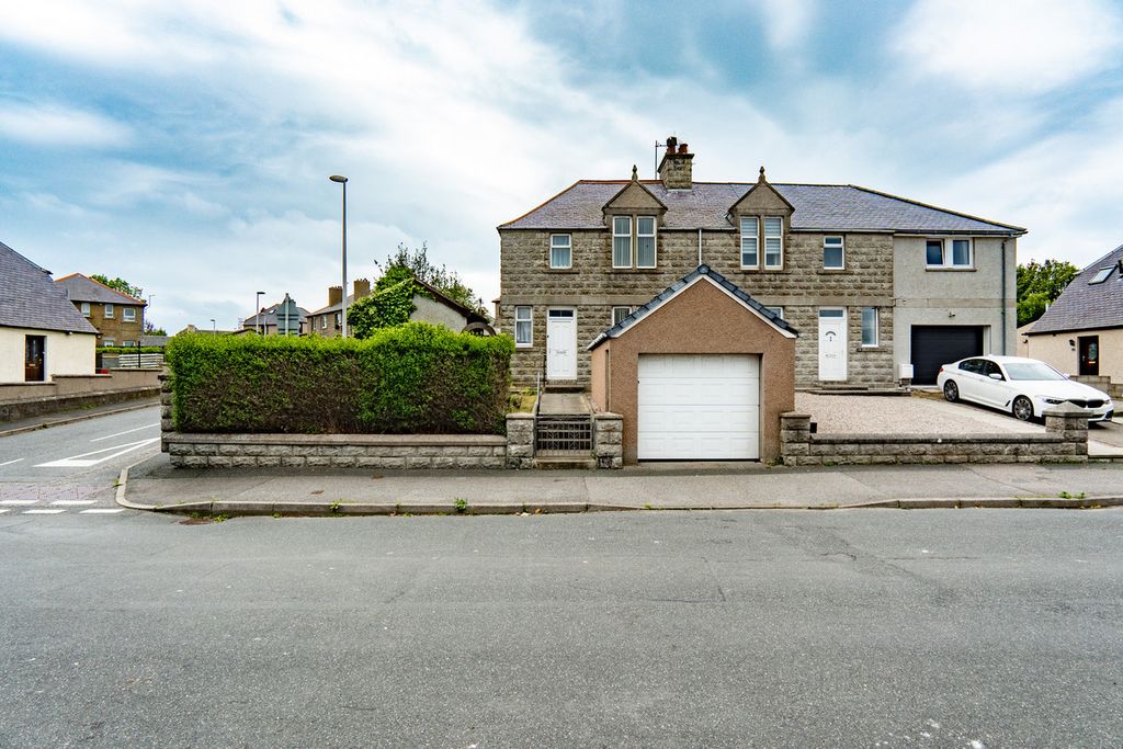 Property photo 1 of 28
