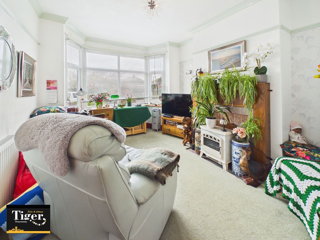 Property photo 2 of 11 Cam02176G0-Pr0819-Still001